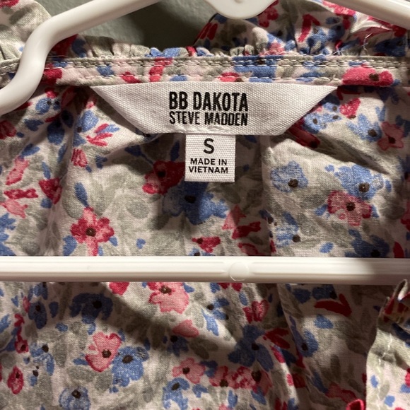 BRAND NEW TOP SIZE SMALL! NWT. SMOKE FREE HOME! - Picture 2 of 4